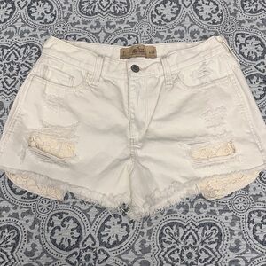 Hollister Lace-Trim Distressed Women’s Shorts - White/Cream